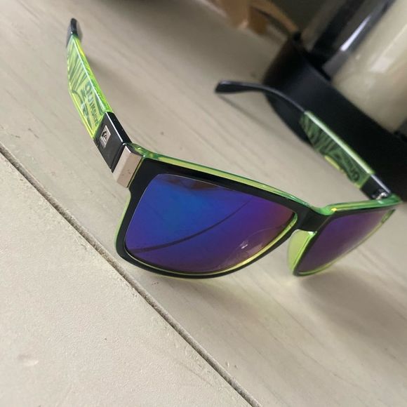 NWT Quicksilver Sunglasses Unisex - Picture 1 of 7